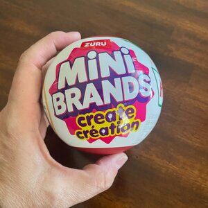 Zuru Mini Brands Krispy Kreme Donuts Holiday Edition (1)